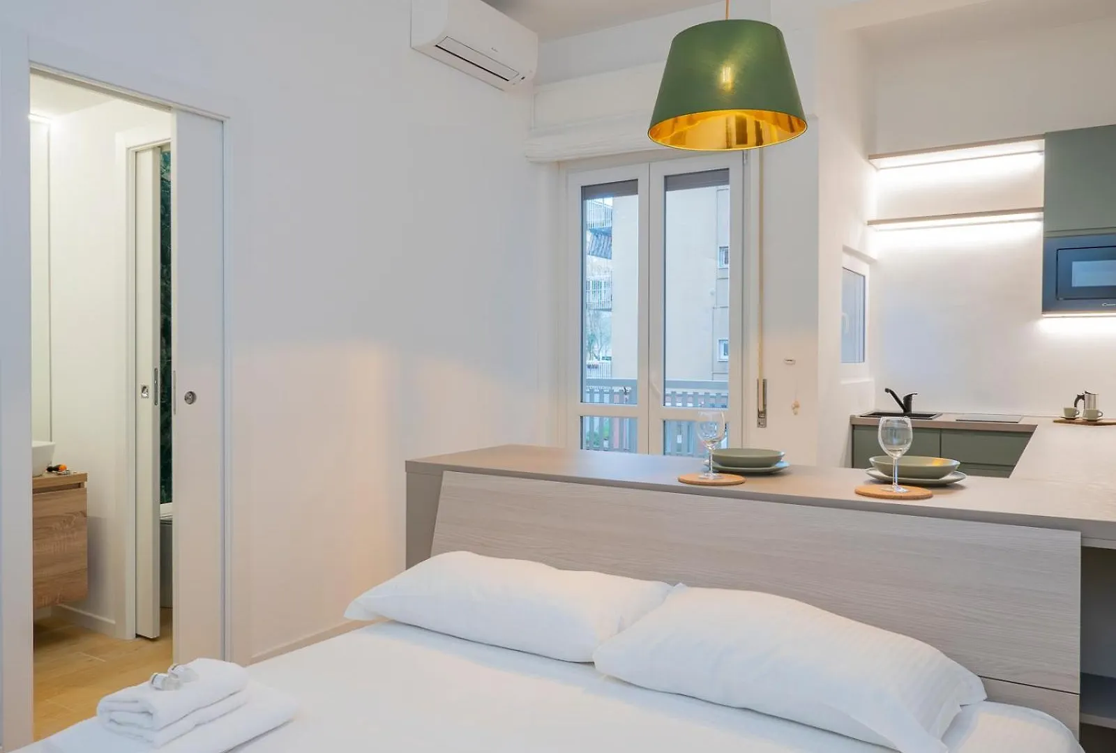 Xenia Apartments - Renovated Studio In Navigli Area Milan