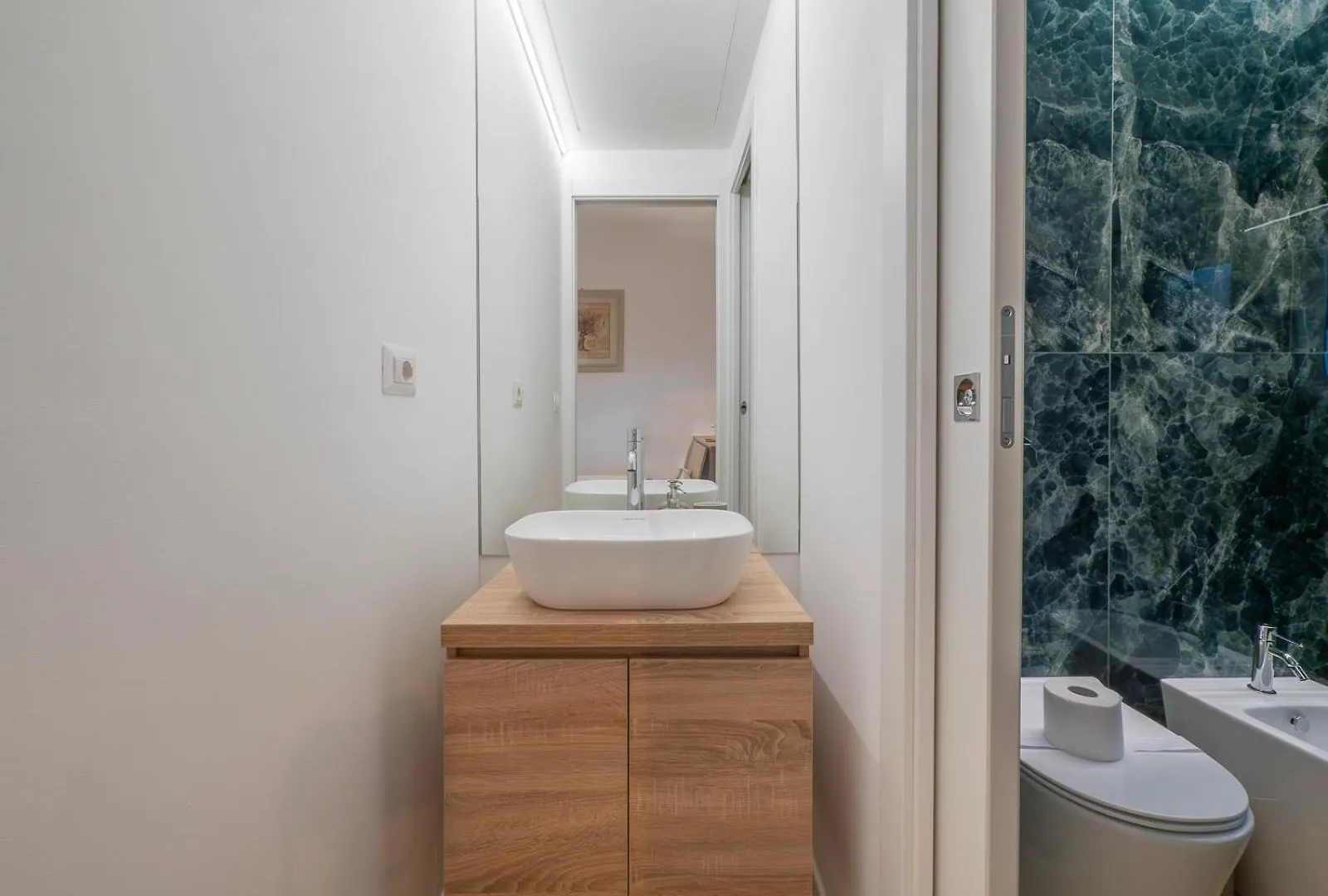 Xenia Apartments - Renovated Studio In Navigli Area Milan Italy